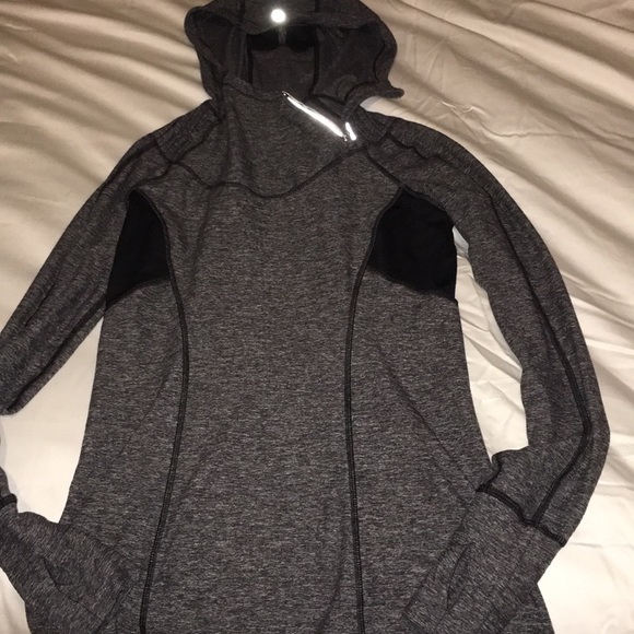 Long sleeve hooded lululemon pullover - Picture 1 of 3